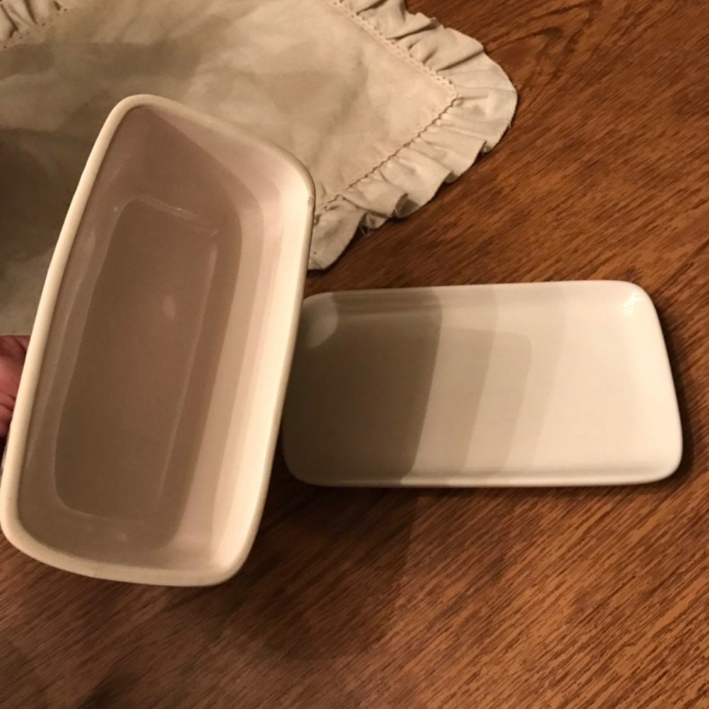 Rae Dunn Buttercup butter dish - new - Picture 2 of 4